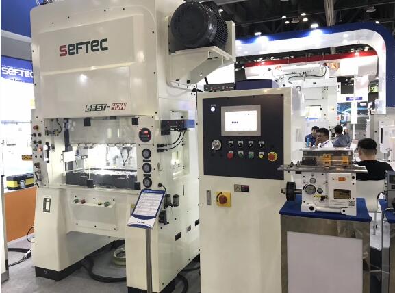 午夜男女视频的旋轉和送料模塊應該怎麽使用？